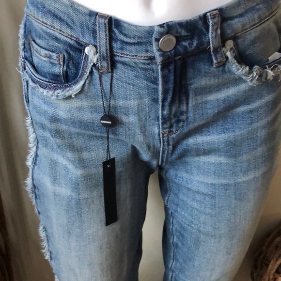 [BLANK NYC] Frayed edged skinny jeans - Picture 4 of 8